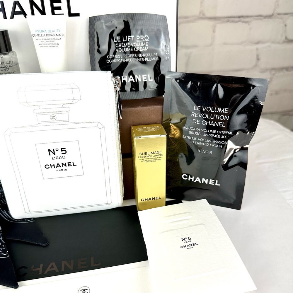 Chanel beauty line card coin pouch set with skincare and mascara, necklace NEW
